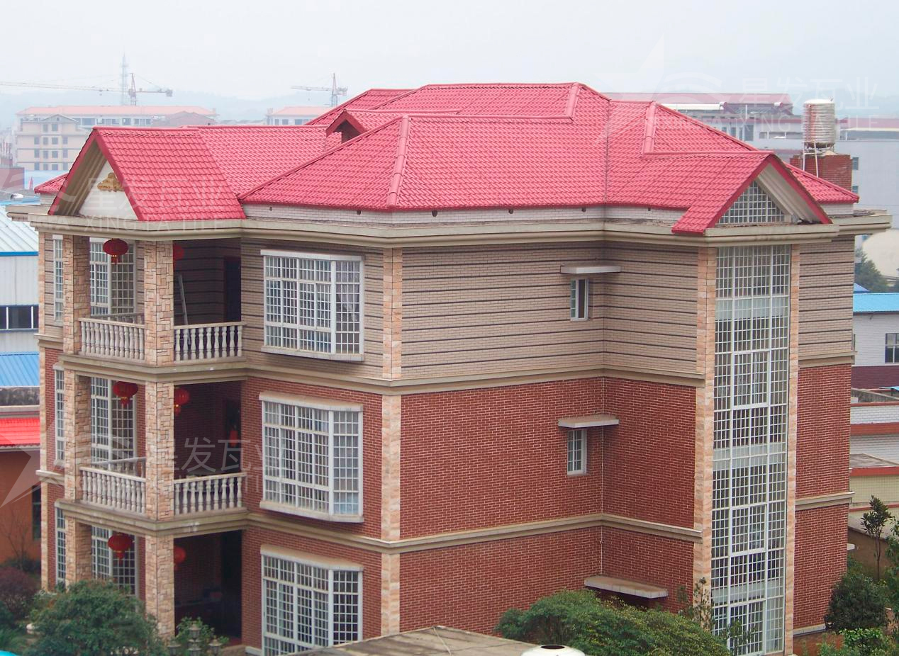 合成樹脂瓦綠色環(huán)保、節(jié)能減排，不會揮發(fā)出有毒的氣味！