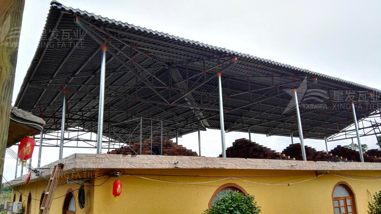 “鋼結(jié)構(gòu)+合成樹脂瓦”屋面建筑體系已被普遍應(yīng)用，促進行業(yè)發(fā)展