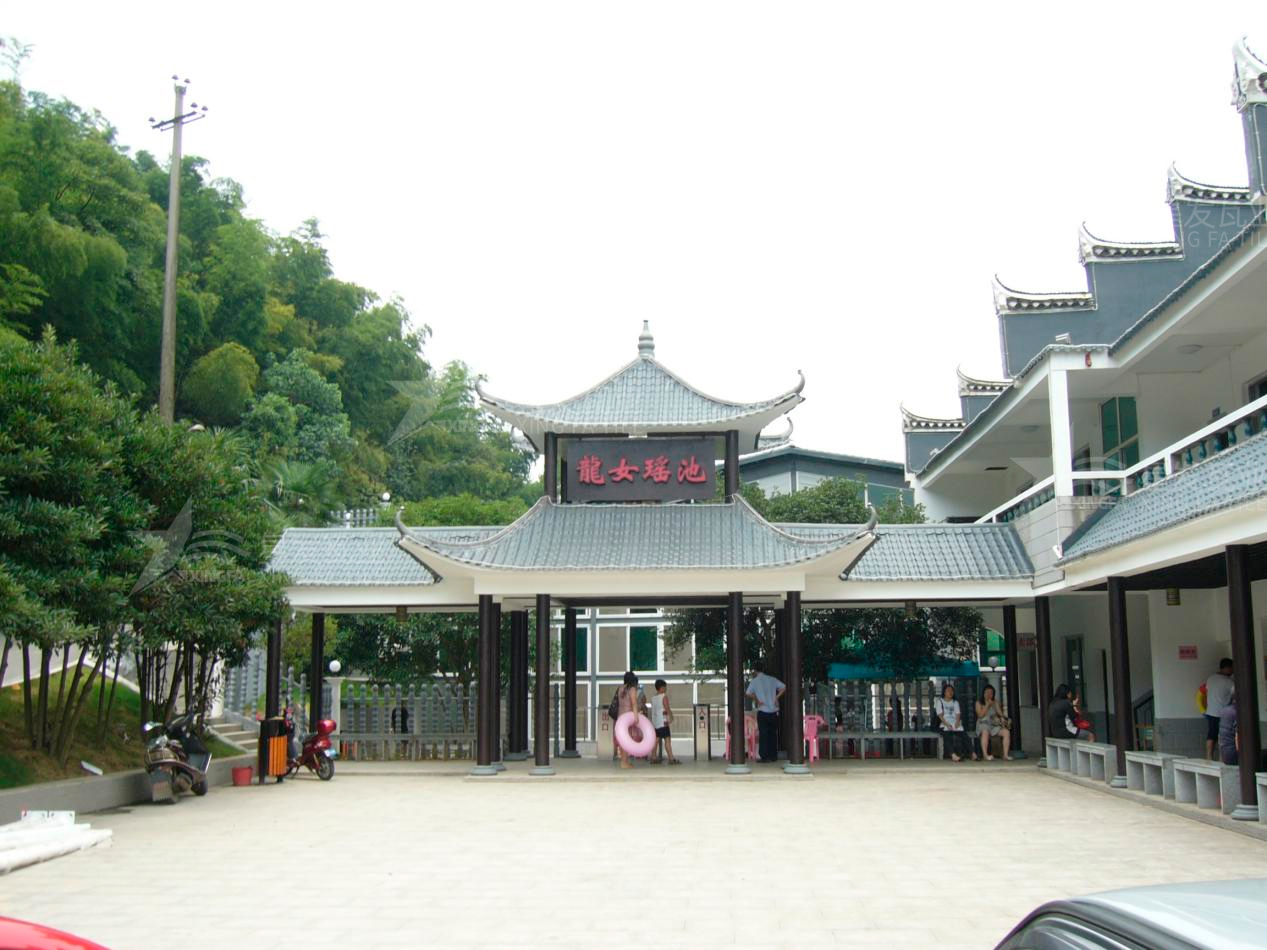 屋頂材料合成樹(shù)脂瓦和不銹鋼瓦哪個(gè)好？選擇很重要！