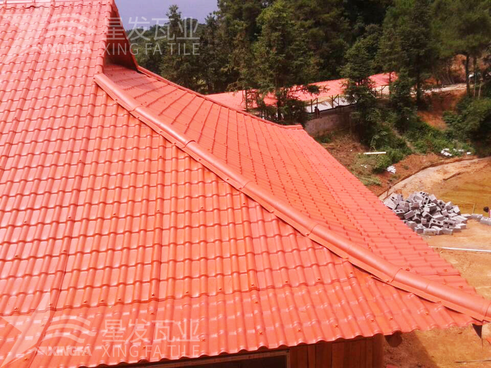 潮濕天氣不是問題！樹脂瓦輕松應(yīng)對(duì)挑戰(zhàn)！