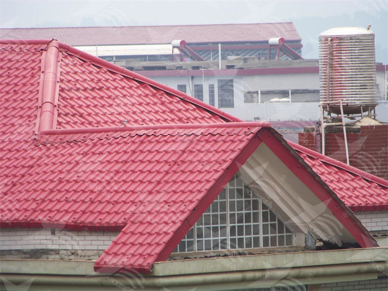 樹(shù)脂瓦 VS 琉璃瓦：哪個(gè)更適合您的屋頂？